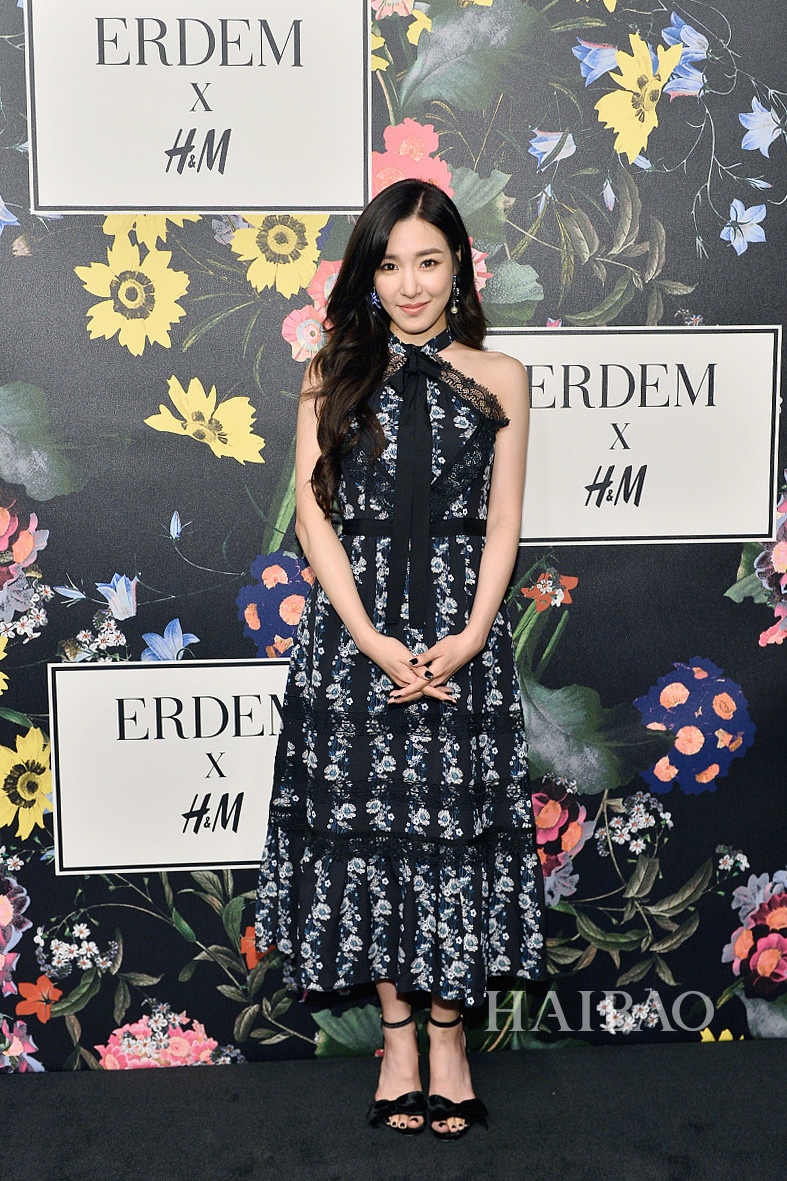 Sao Han dien vay hoa tren tham do anh 3