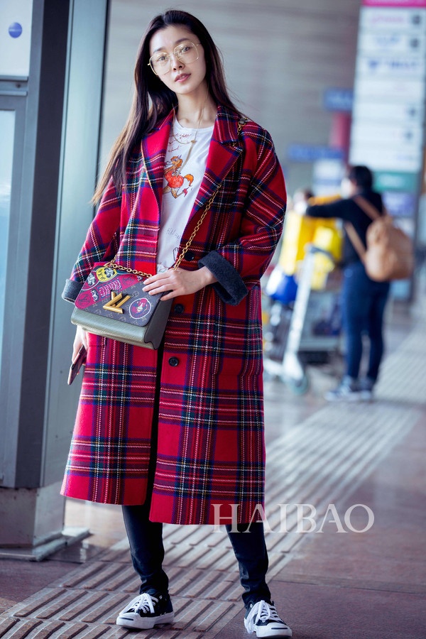 Sao Hoa ngu mac ao khoac ke o anh 11