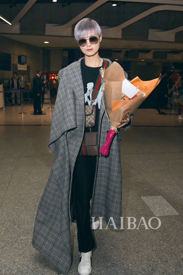 Sao Hoa ngu mac ao khoac ke o anh 12