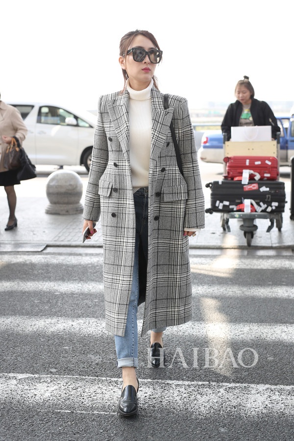 Sao Hoa ngu mac ao khoac ke o anh 5