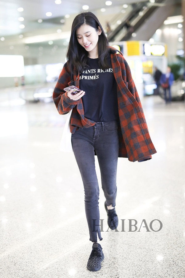 Sao Hoa ngu mac ao khoac ke o anh 8