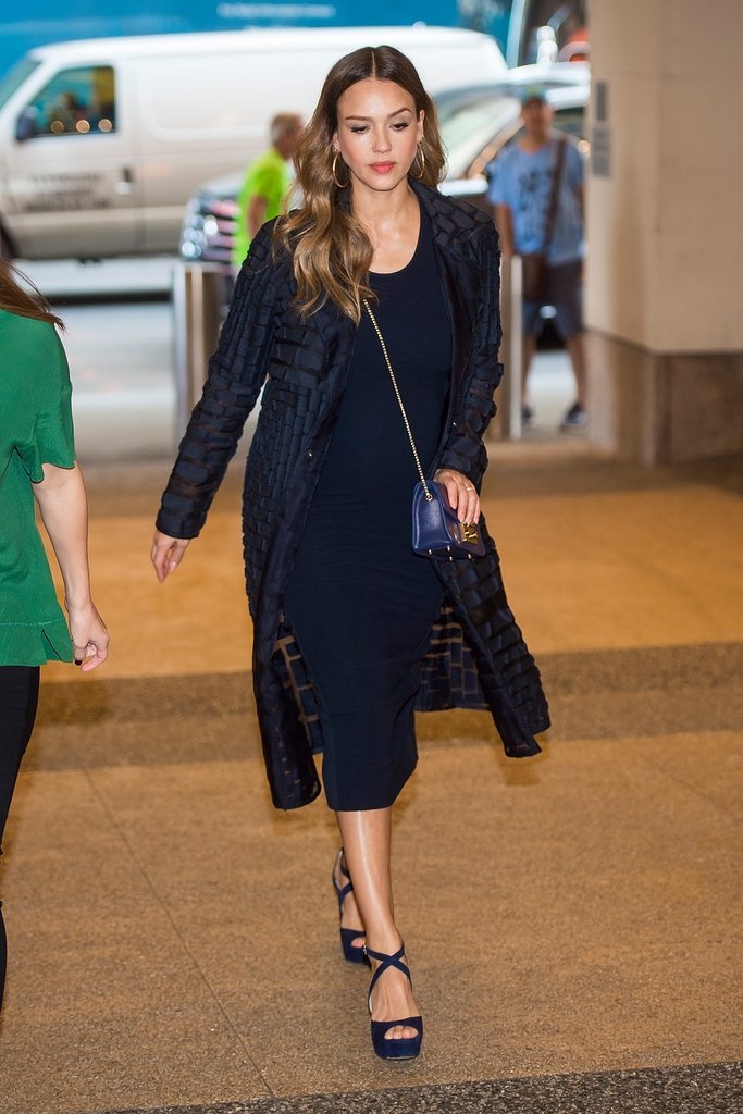 Thời trang bầu của Jessica Alba ngày lạnh ảnh 6 Thoi trang bau cua Jessica Alba ngay lanh anh 6