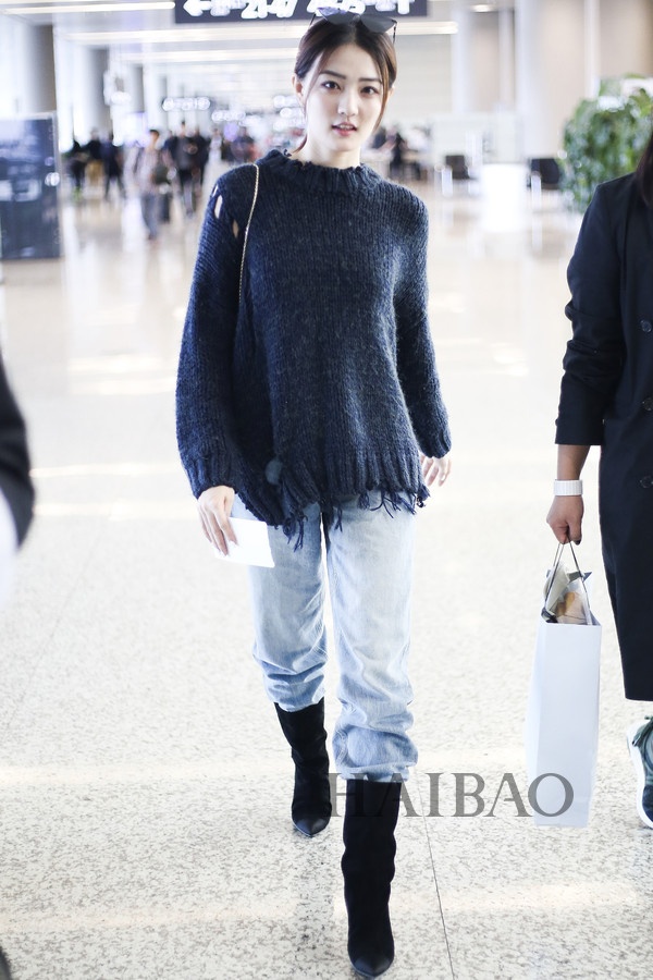 Sao Hoa ngữ mặc áo len và quần jeans ảnh 5 Sao Hoa ngu mac ao len va quan jeans anh 5