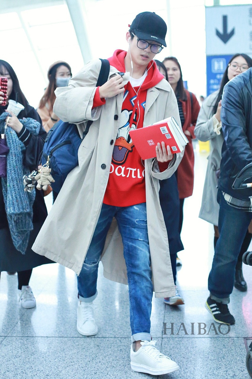 Thoi trang cua sao nam Hoa ngu anh 1