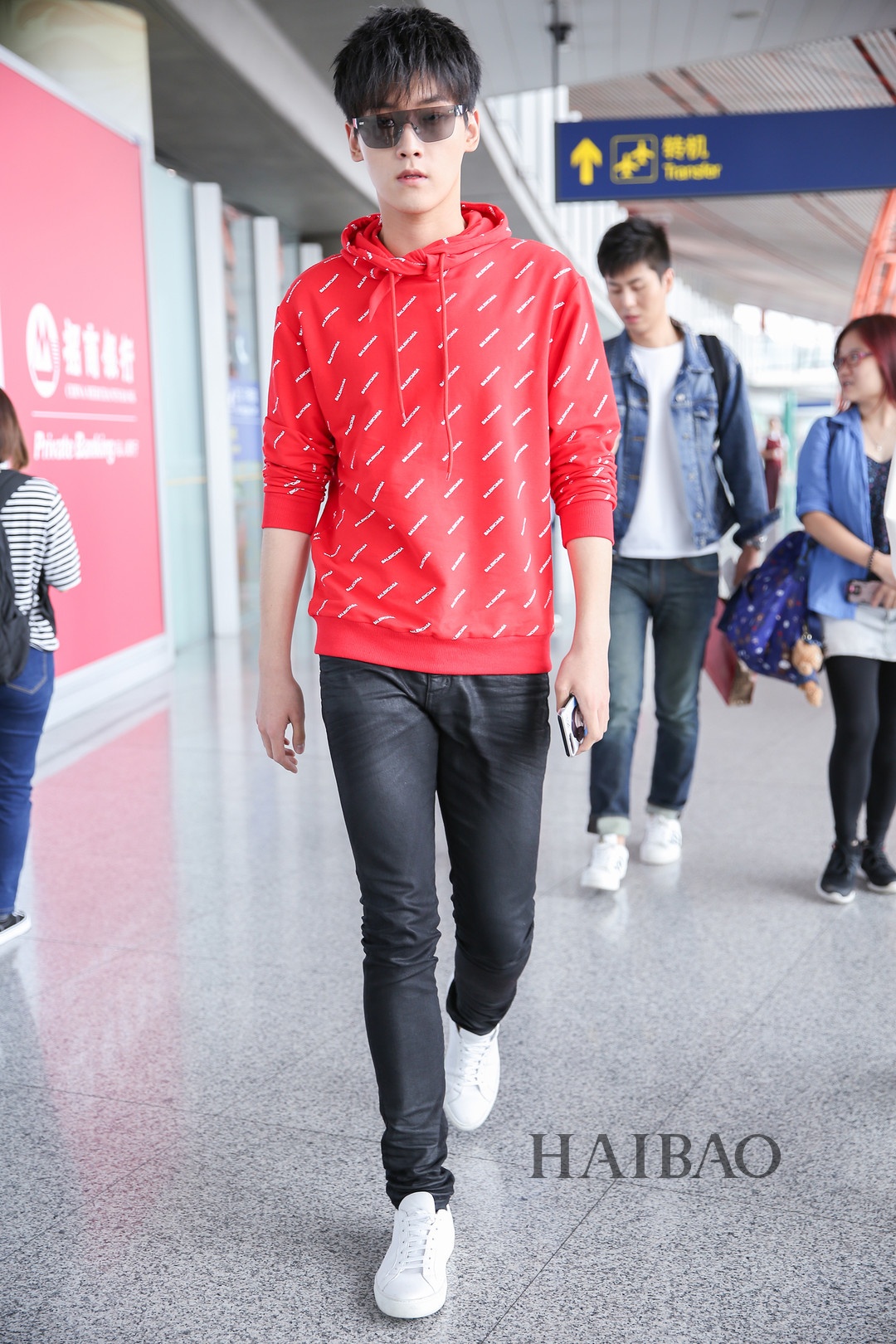 Thoi trang cua sao nam Hoa ngu anh 10