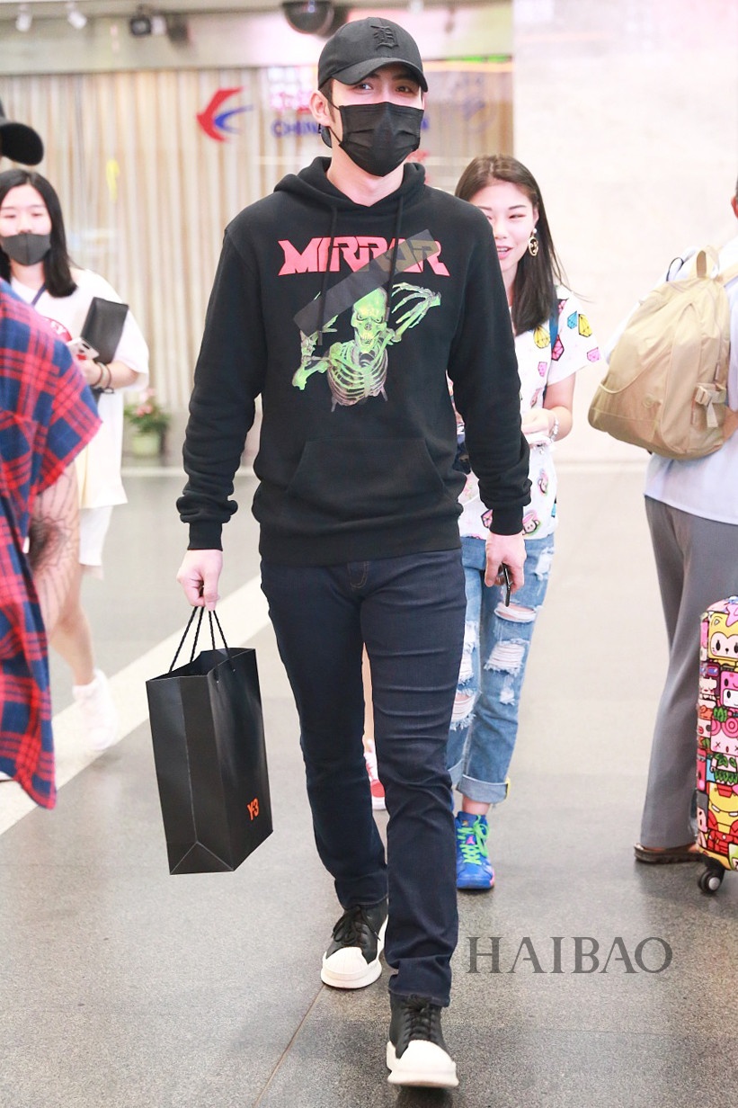 Thoi trang cua sao nam Hoa ngu anh 11