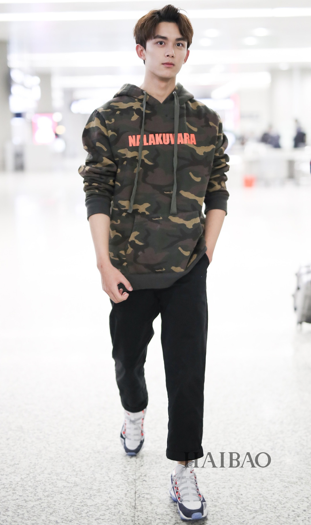 Thoi trang cua sao nam Hoa ngu anh 4