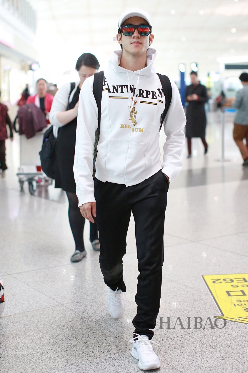 Thoi trang cua sao nam Hoa ngu anh 9