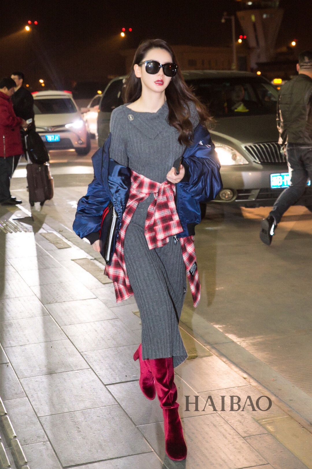 Sao Hoa ngu mac ao khoac phao anh 10