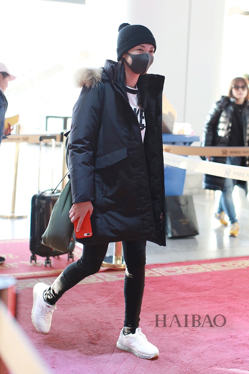 Sao Hoa ngu mac ao khoac phao anh 11