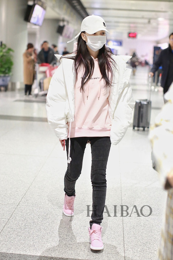 Sao Hoa ngu mac ao khoac phao anh 12