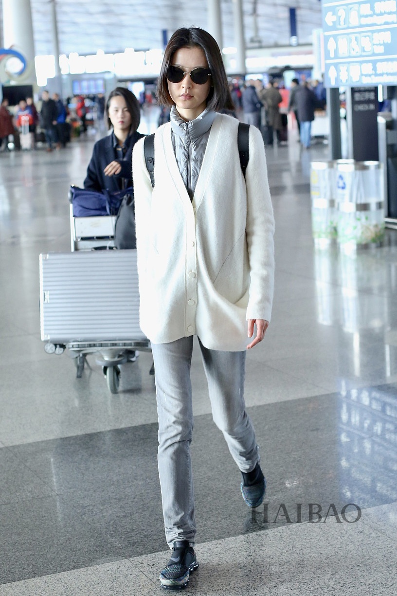 Sao Hoa ngu mac ao khoac phao anh 4