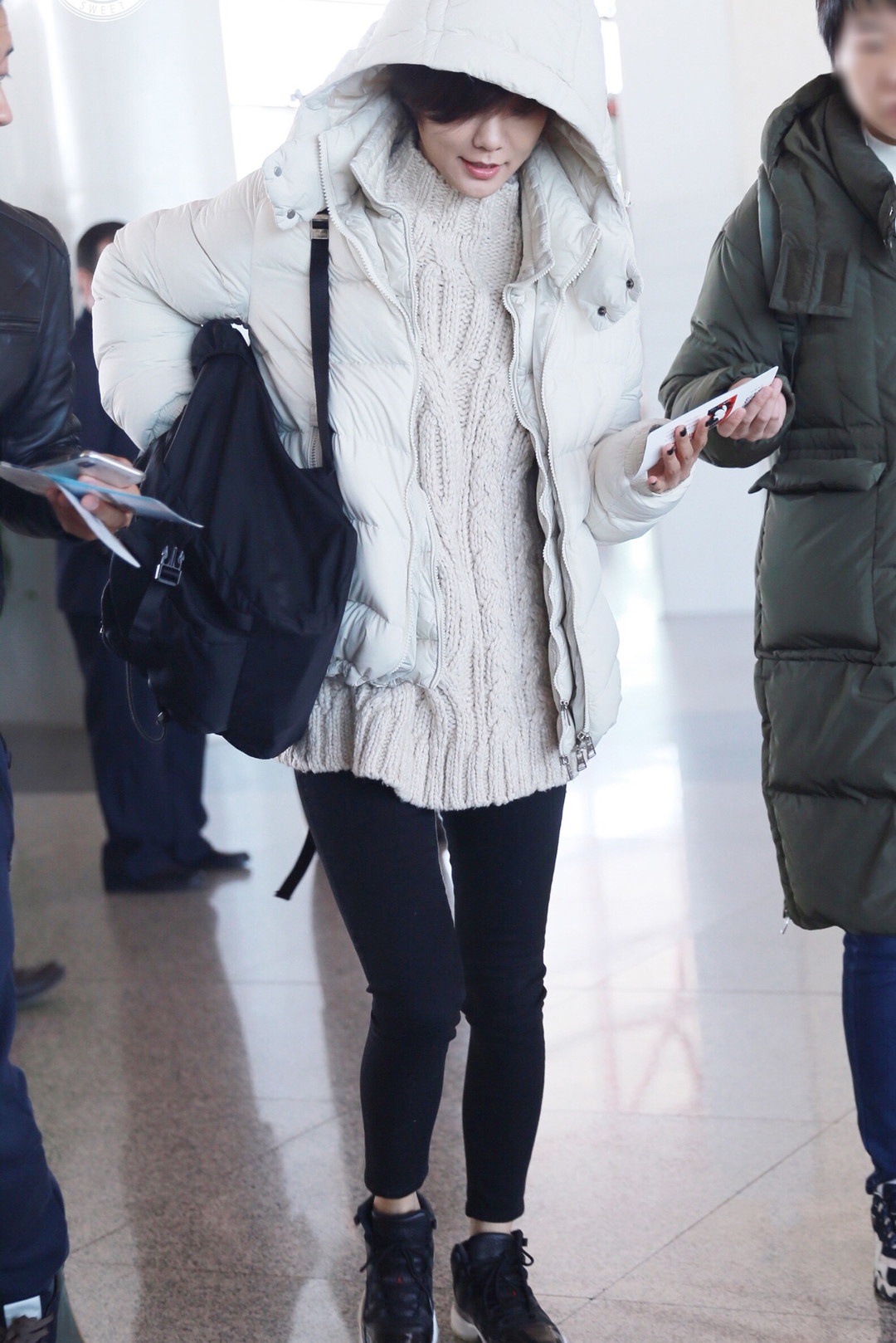 Sao Hoa ngu mac ao khoac phao anh 6