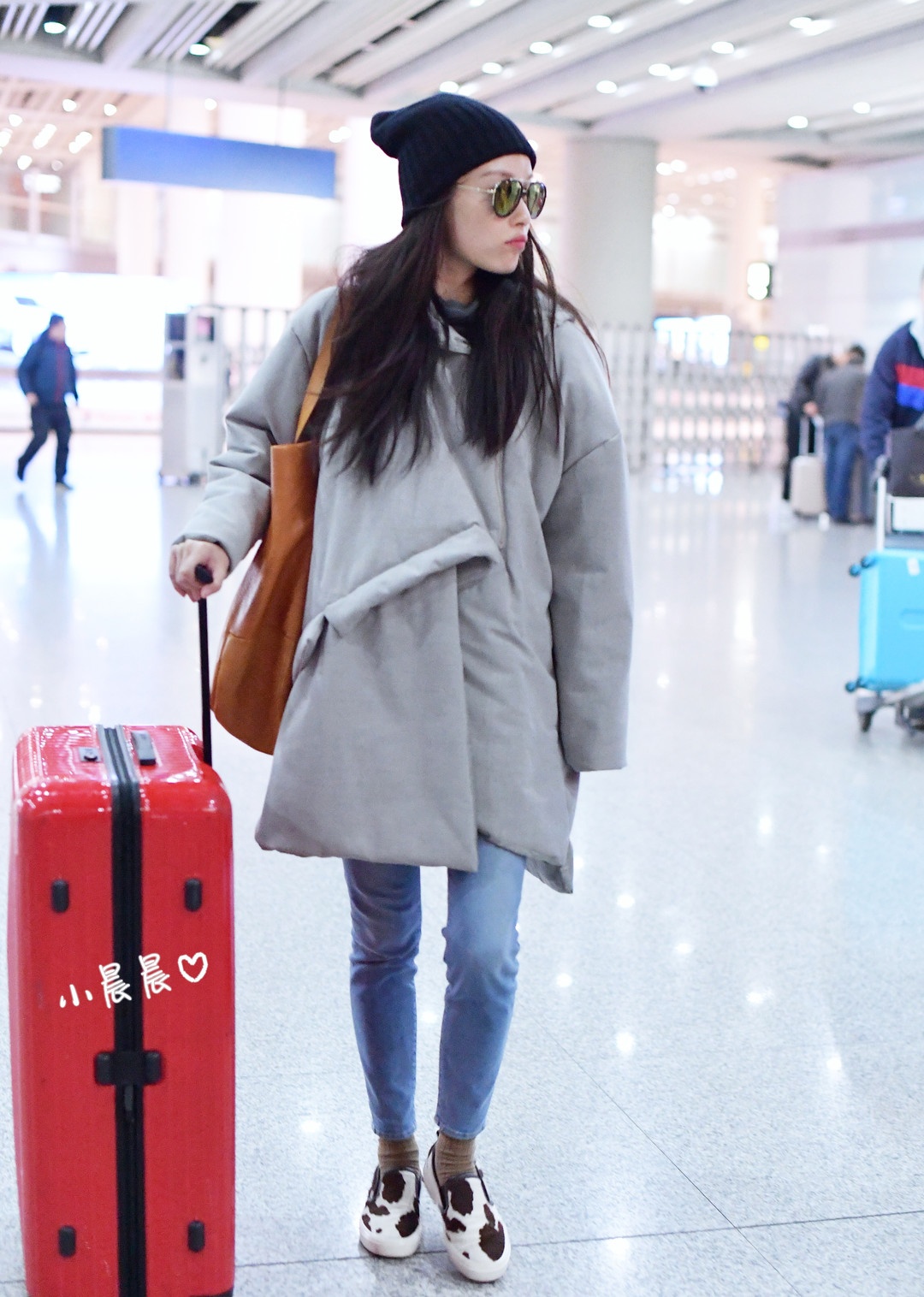 Sao Hoa ngu mac ao khoac phao anh 8