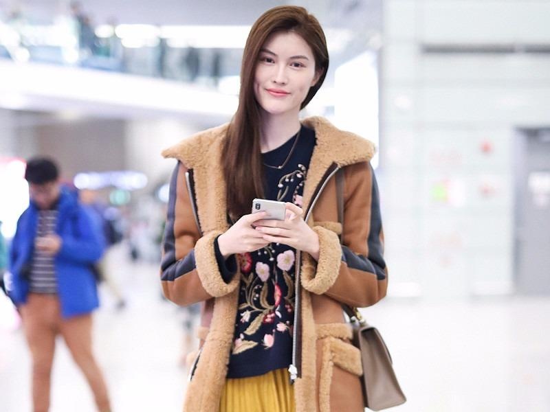 Hoc sao Hoa ngu cach dien vay xuong pho ngay lanh hinh anh