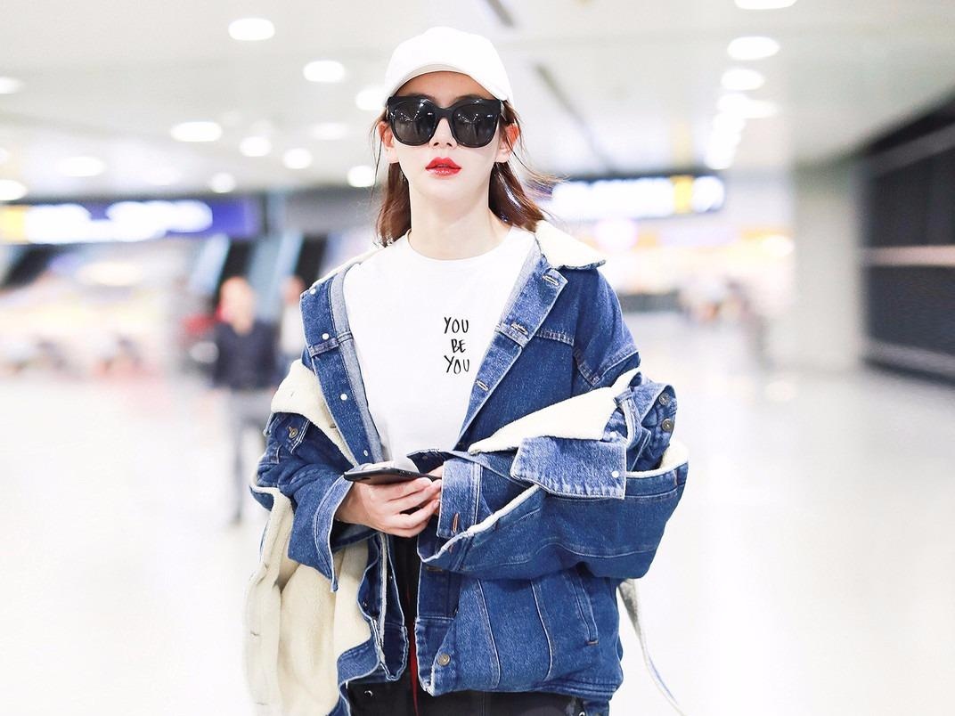 Xu huong ao khoac denim len ngoi mua dong 2017 hinh anh