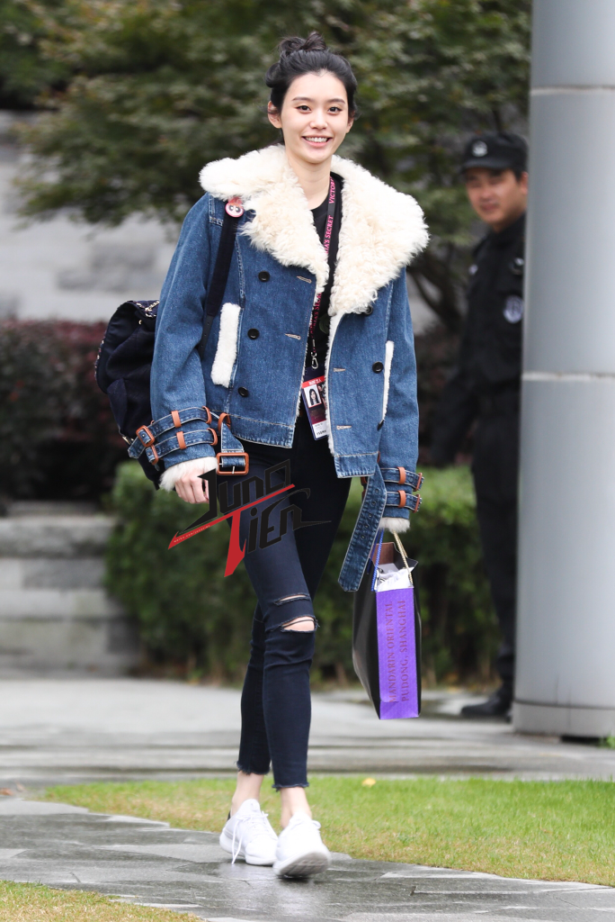 Ao khoac denim lot long anh 2