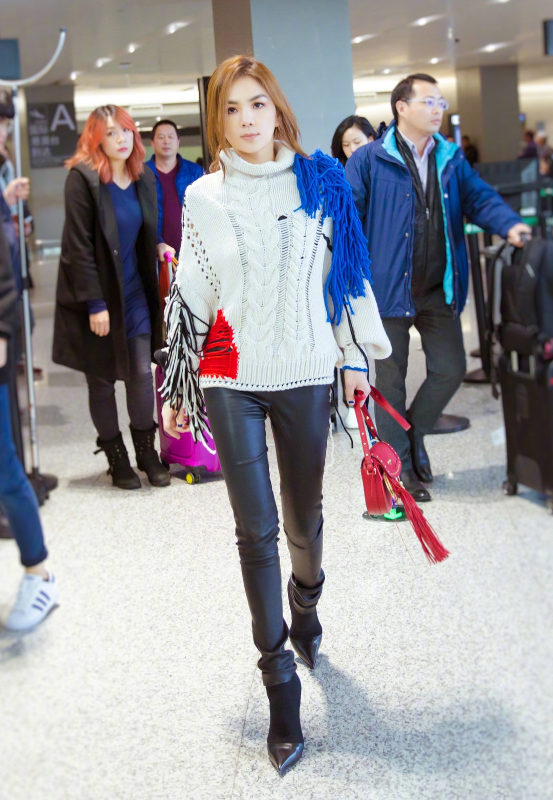 Sao Hoa ngữ mặc quần da ảnh 3 Sao Hoa ngu mac quan da anh 3