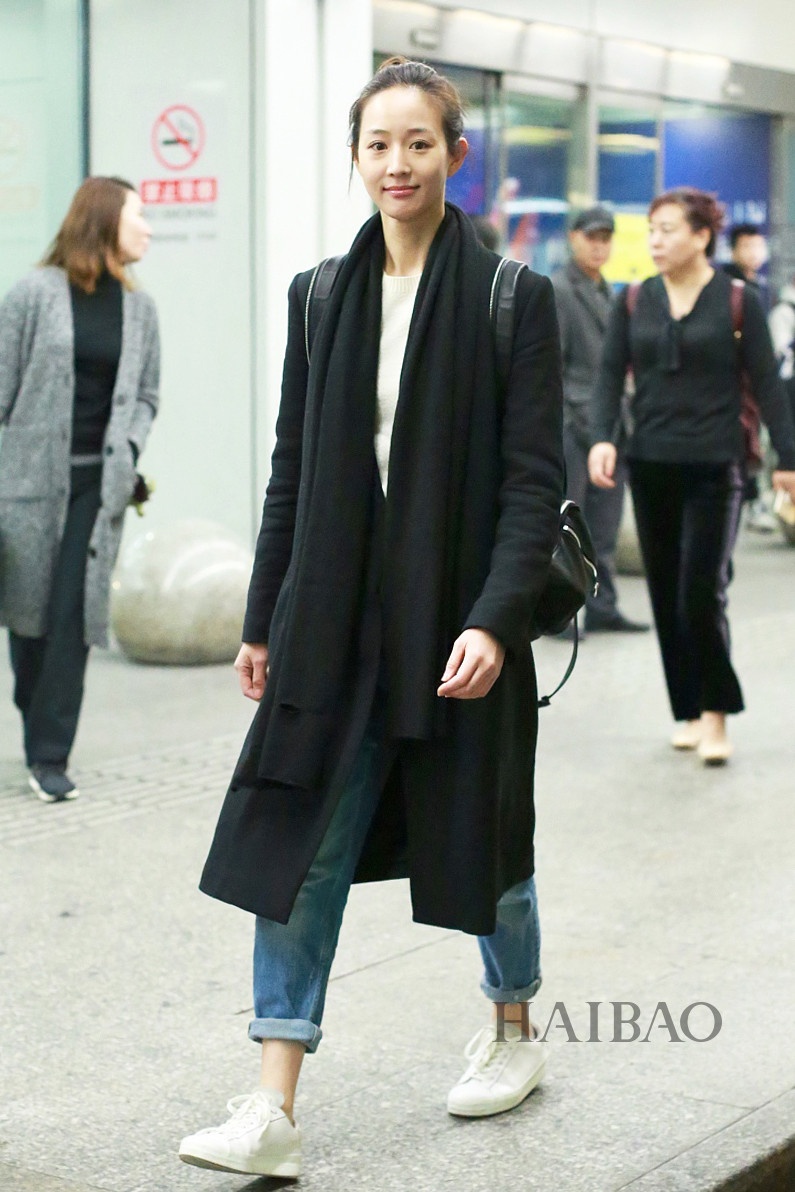 Sao Hoa ngữ gợi ý phối đồ với khăn quàng ảnh 11 Sao Hoa ngu goi y phoi do voi khan quang anh 11