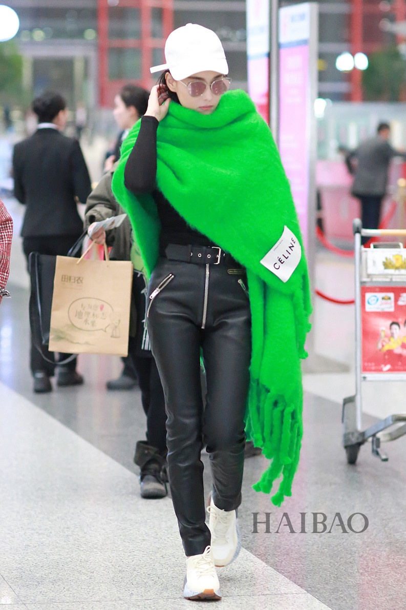 Sao Hoa ngữ gợi ý phối đồ với khăn quàng ảnh 12 Sao Hoa ngu goi y phoi do voi khan quang anh 12