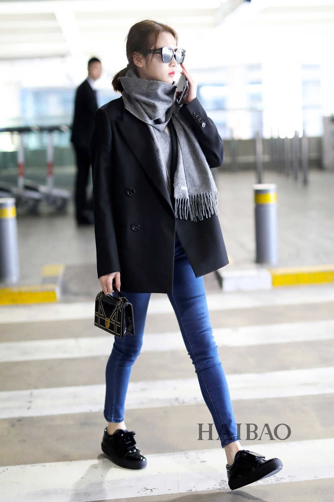 Sao Hoa ngữ gợi ý phối đồ với khăn quàng ảnh 13 Sao Hoa ngu goi y phoi do voi khan quang anh 13