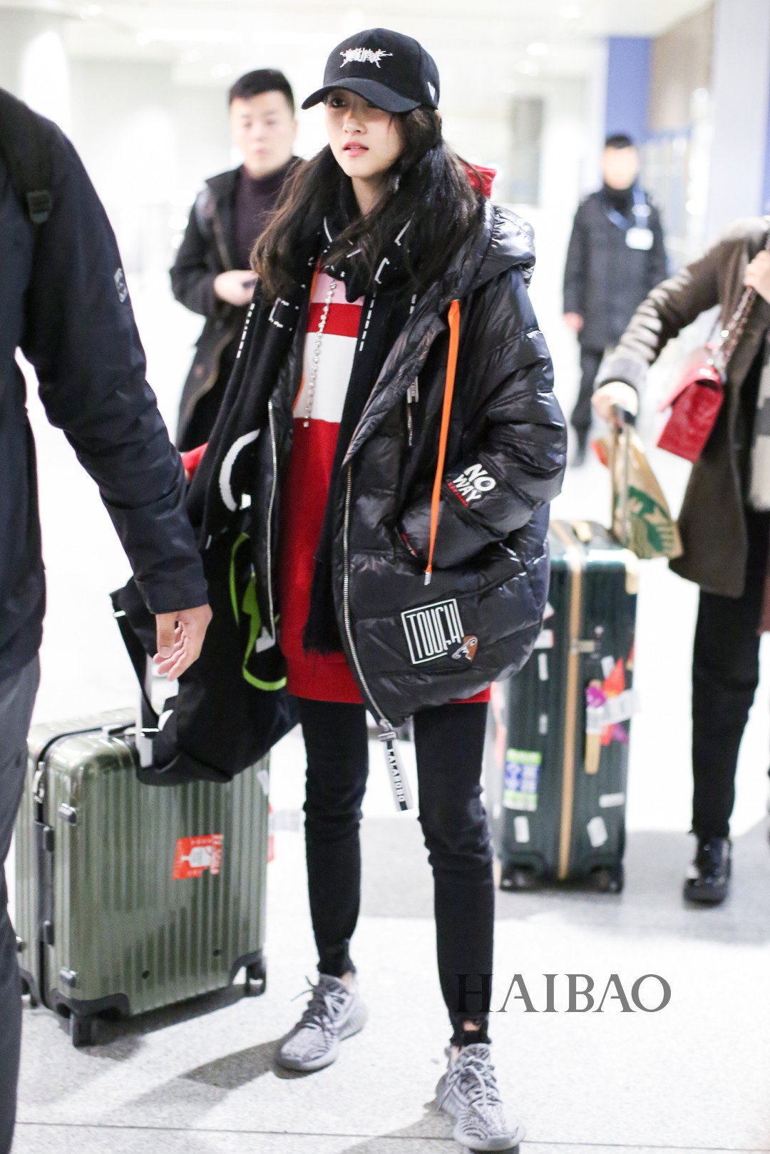 Sao Hoa ngữ gợi ý phối đồ với khăn quàng ảnh 3 Sao Hoa ngu goi y phoi do voi khan quang anh 3