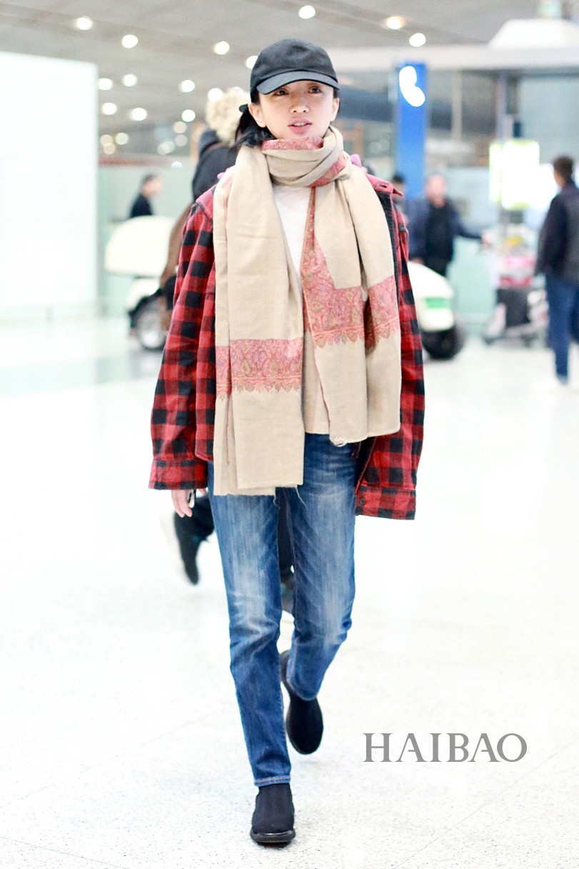 Sao Hoa ngữ gợi ý phối đồ với khăn quàng ảnh 4 Sao Hoa ngu goi y phoi do voi khan quang anh 4