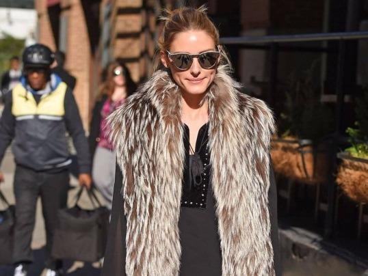 Mix ao khoac khong tay sanh dieu nhu Olivia Palermo hinh anh