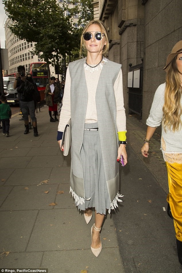 Olivia Palermo diện áo khoác không tay ảnh 6 Olivia Palermo dien ao khoac khong tay anh 6