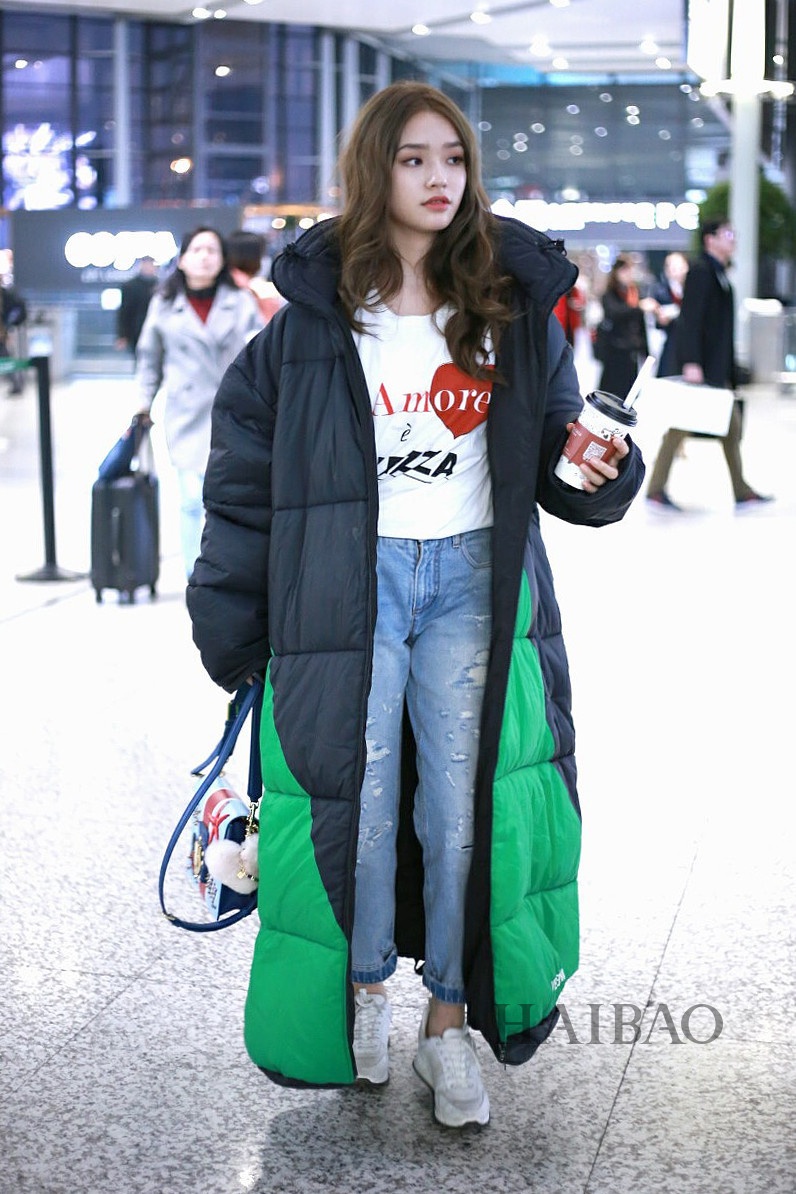 Sao Hoa ngữ mặc jeans rách ảnh 1 Sao Hoa ngu mac jeans rach anh 1