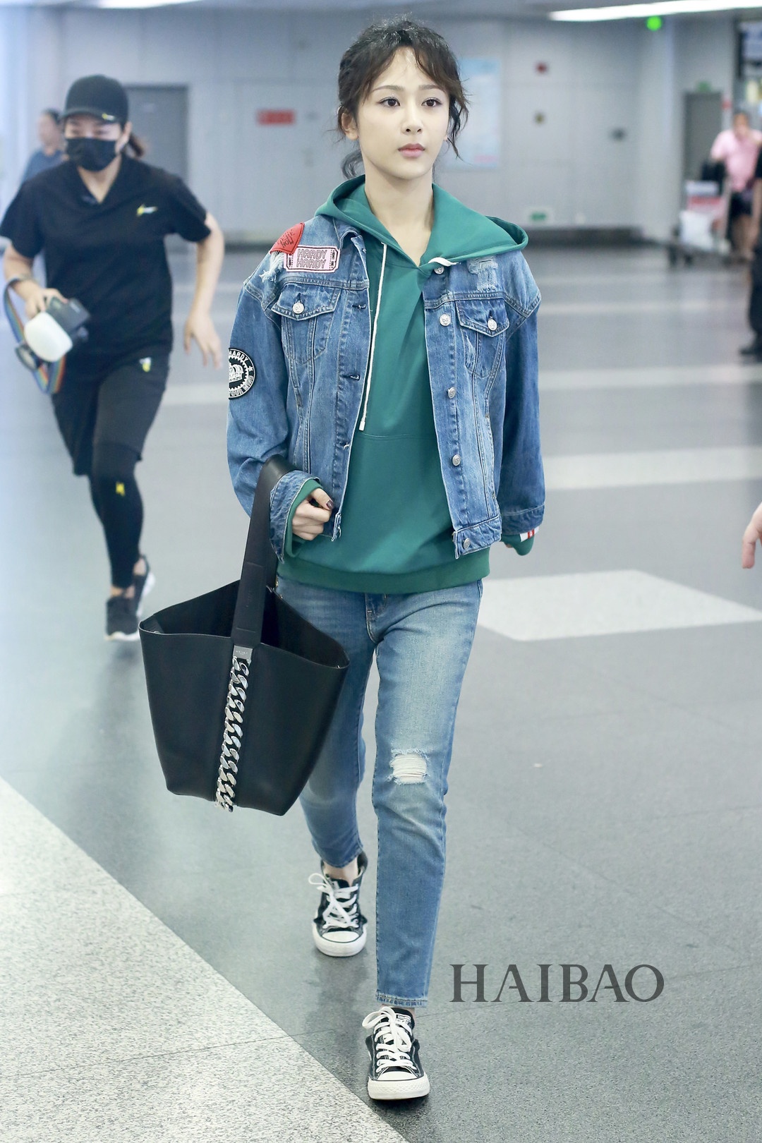 Sao Hoa ngữ mặc jeans rách ảnh 11 Sao Hoa ngu mac jeans rach anh 11