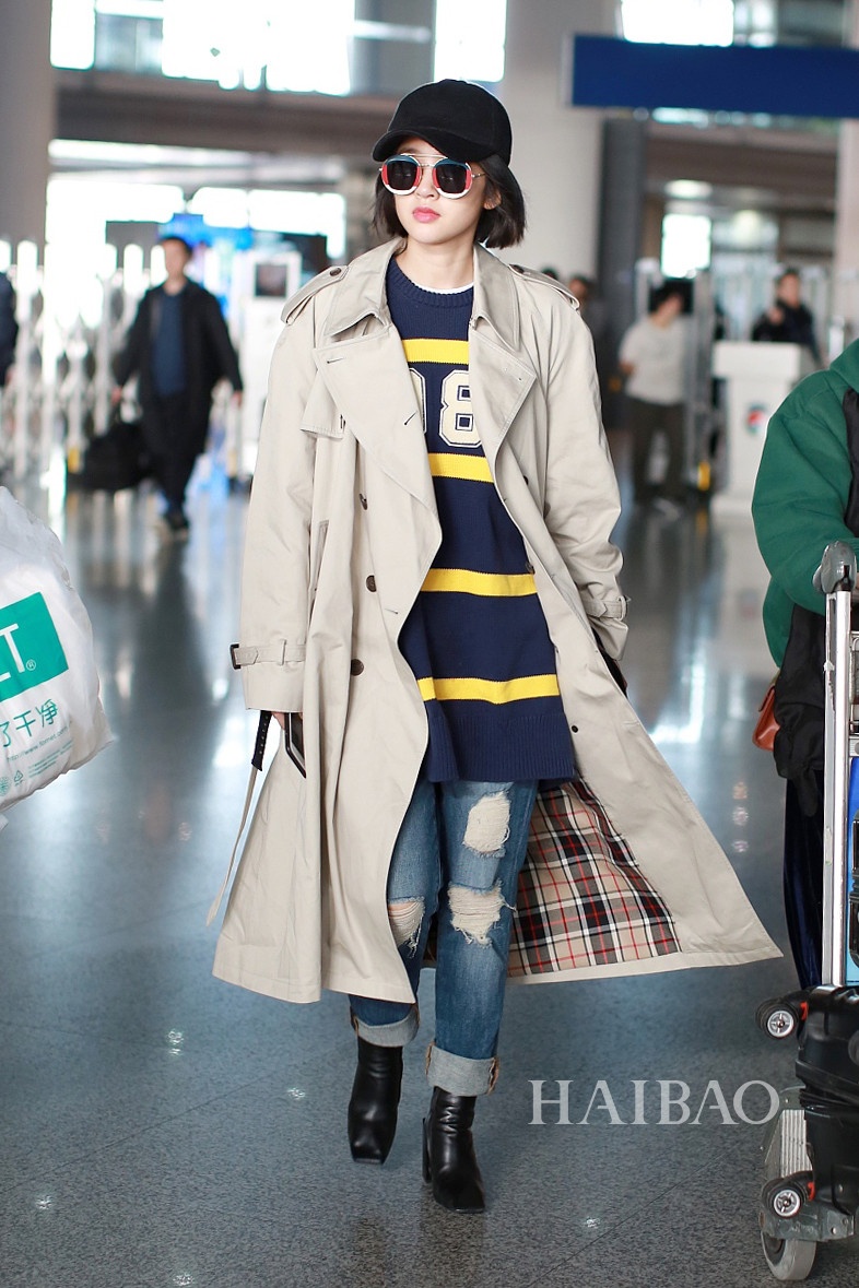 Sao Hoa ngữ mặc jeans rách ảnh 3 Sao Hoa ngu mac jeans rach anh 3