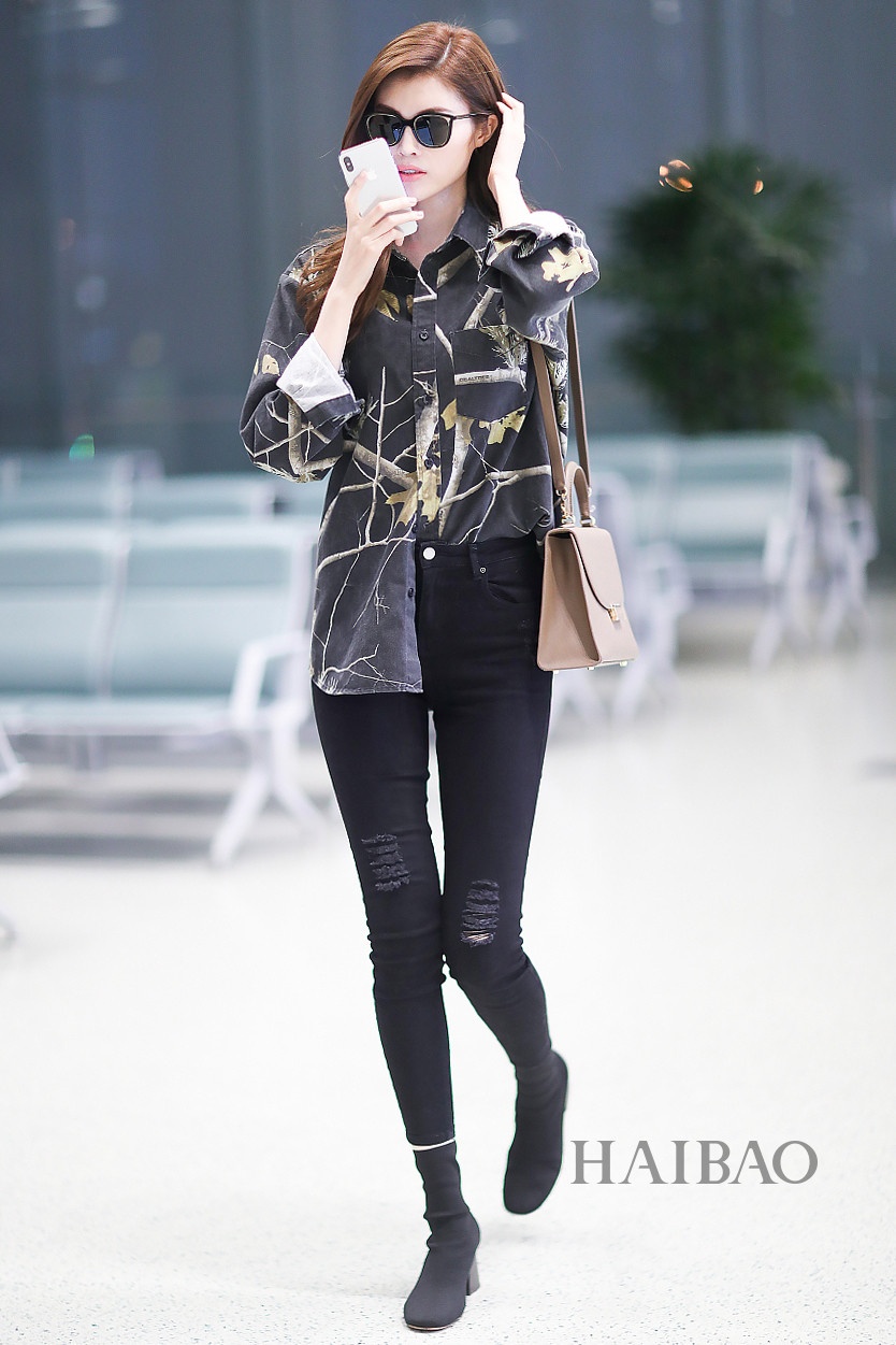 Sao Hoa ngữ mặc jeans rách ảnh 4 Sao Hoa ngu mac jeans rach anh 4