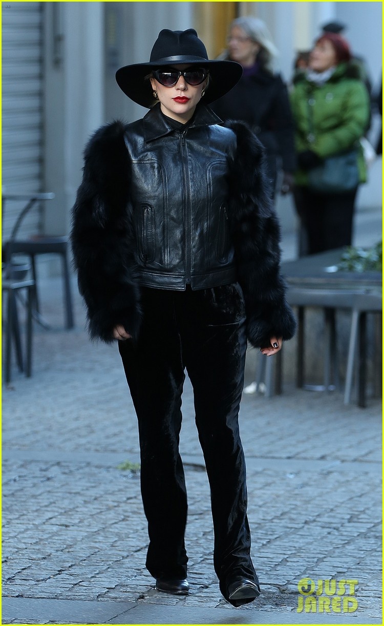 Sao the gioi mac ao khoac da anh 6