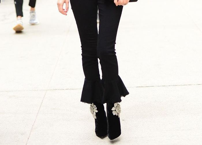 9 kieu quan jeans pha cach ban nen thu ngay mua xuan nay hinh anh