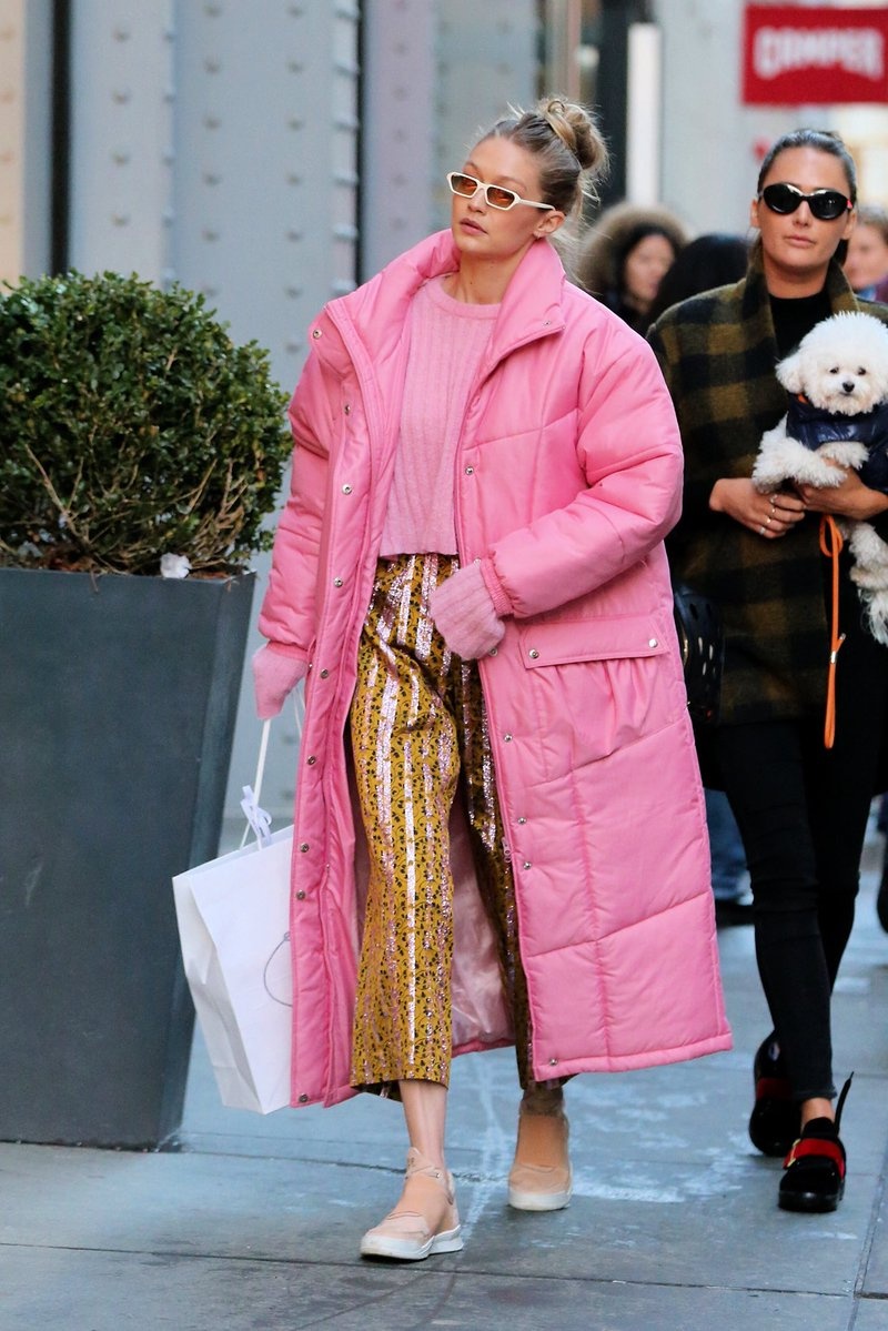 Gigi Hadid mac ao khoac phao anh 2