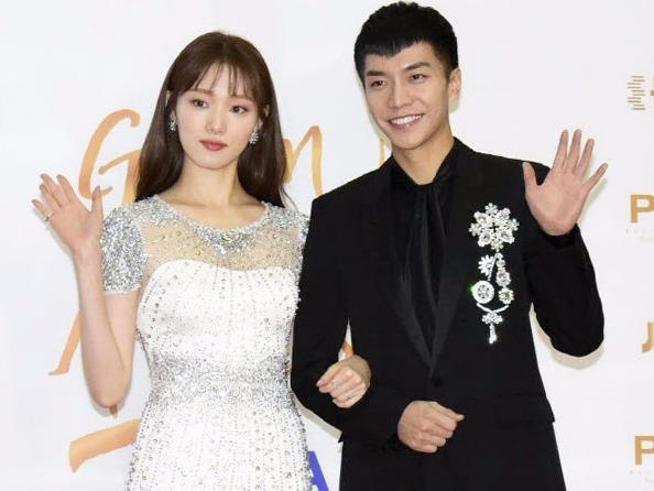 Sao Han dien vay trang ngot ngao nhu co dau tren tham do hinh anh