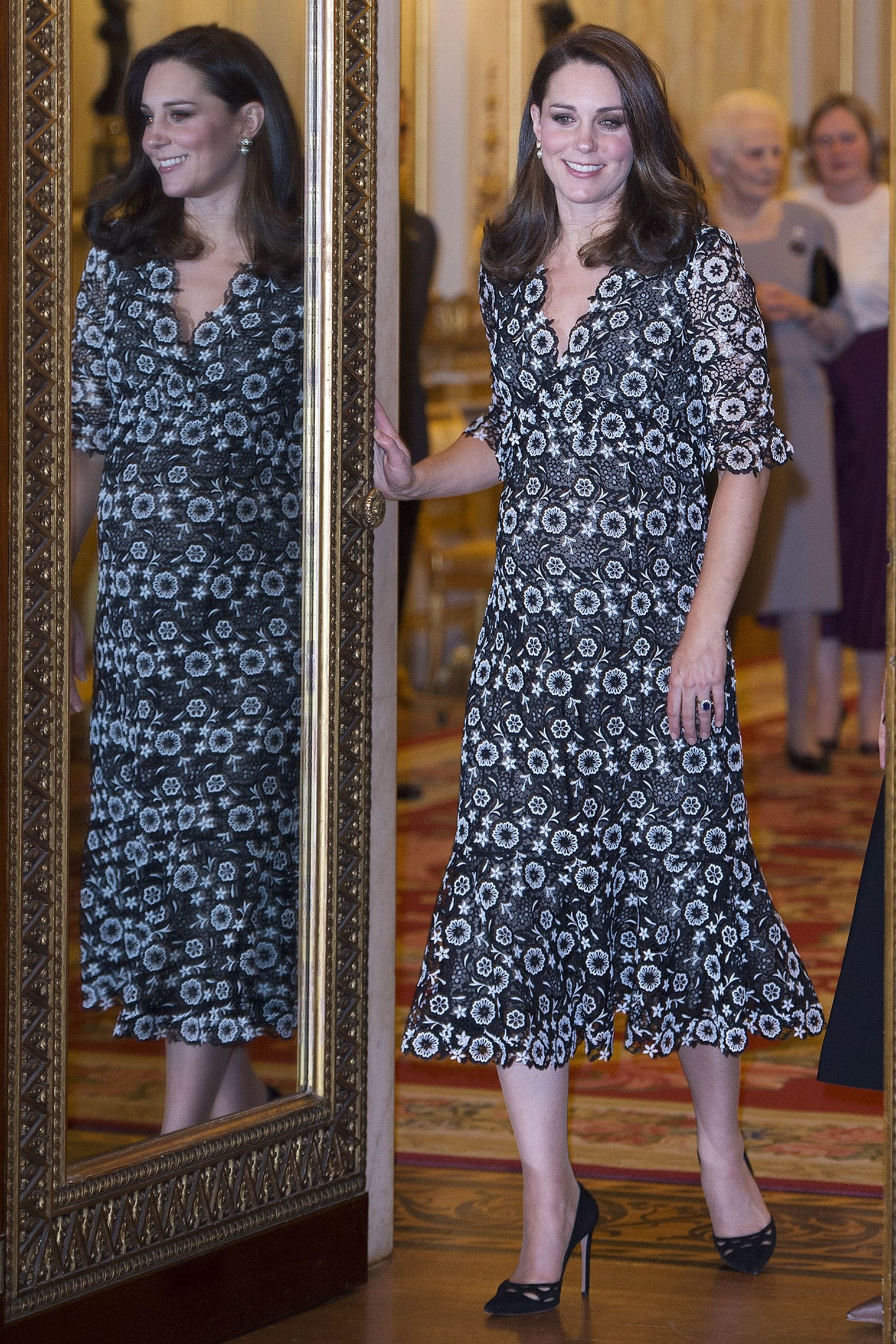 Sao the gioi mac vay hoa anh 3