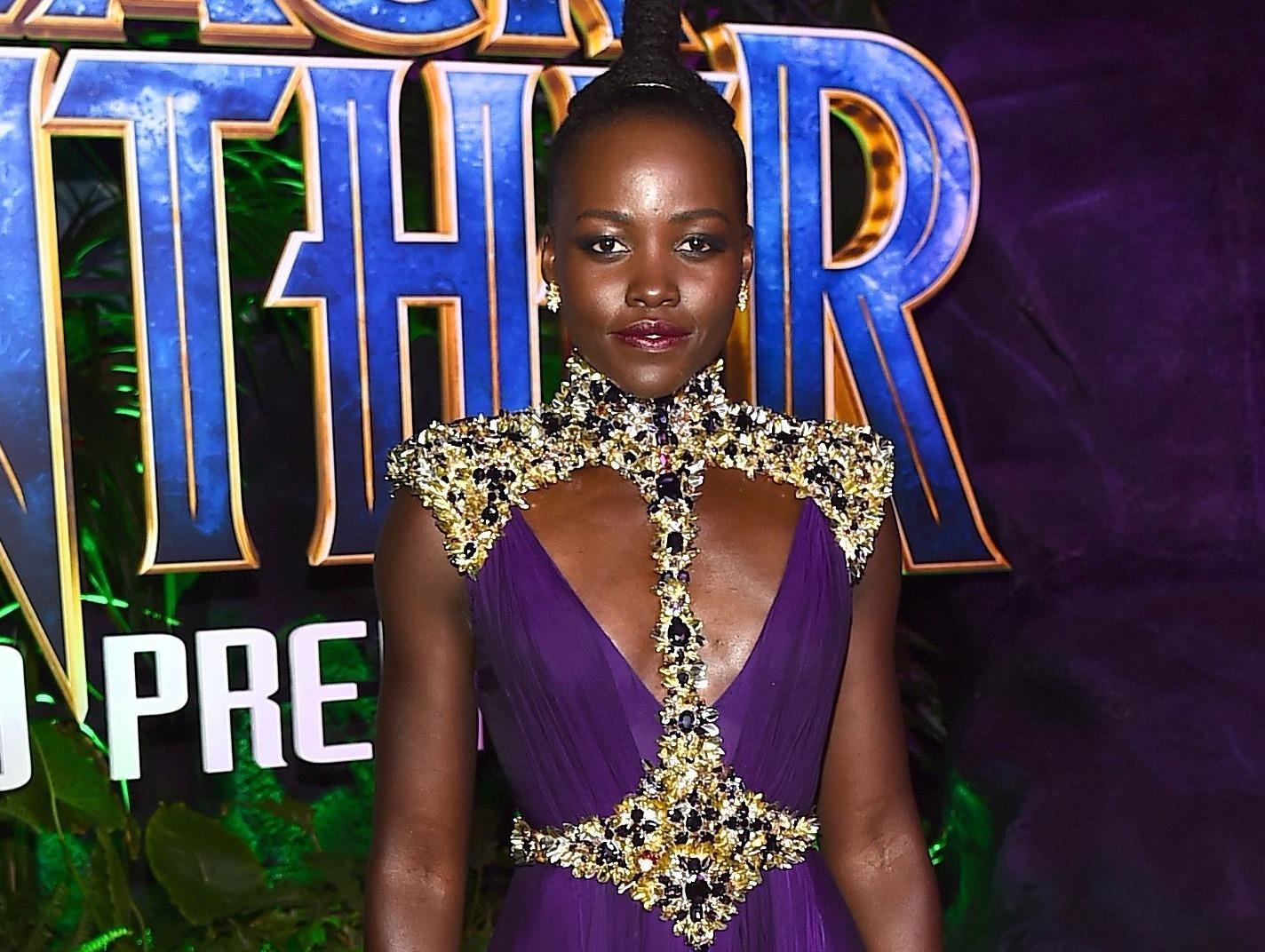 Lupita Nyong'o, nguoi dep da mau chua tung 'ngai' mau sac hinh anh