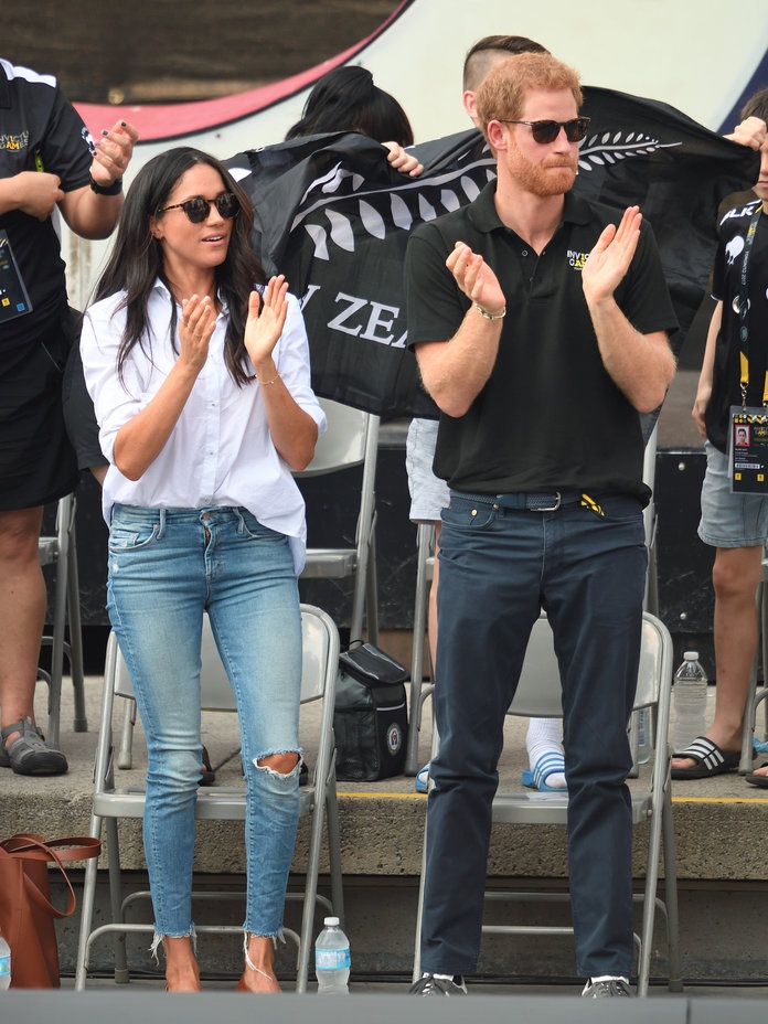 Meghan Markle pha vo quy tac thoi trang Hoang gia anh 4