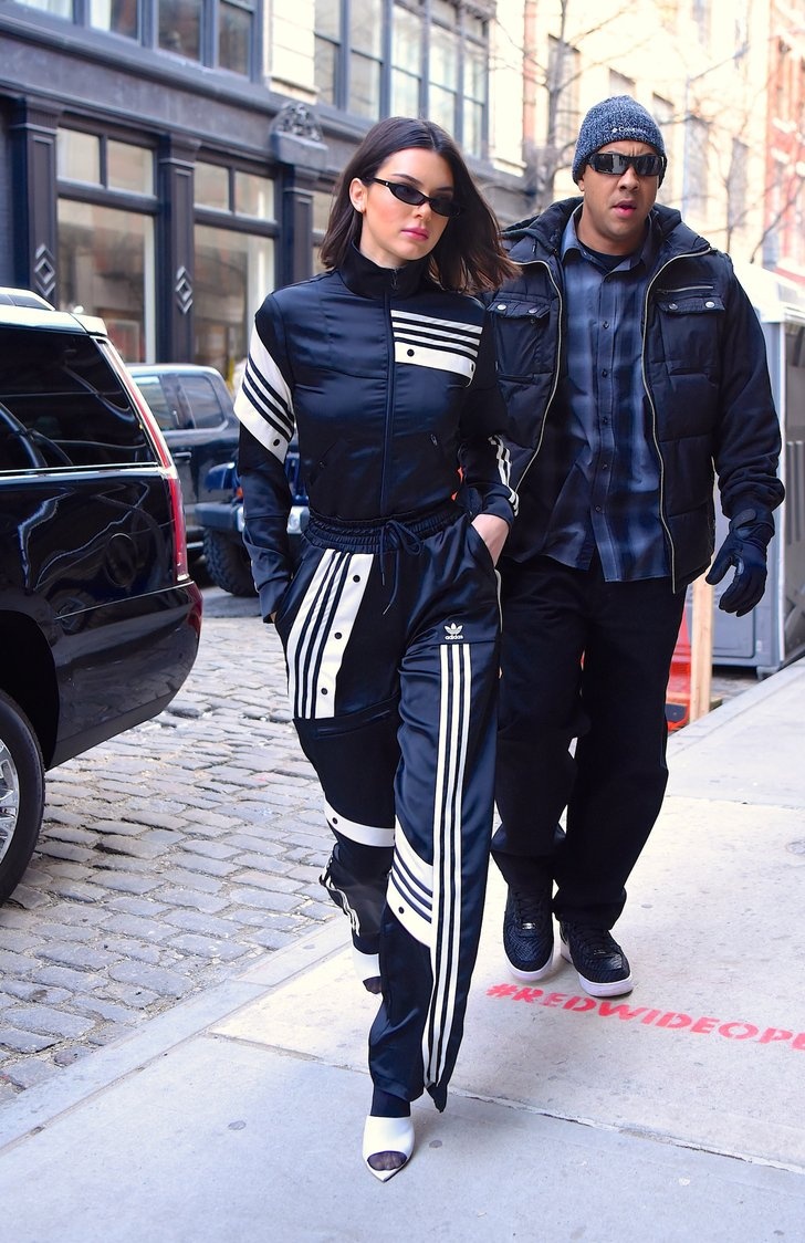 Kendall Jenner chuong giay mules anh 4