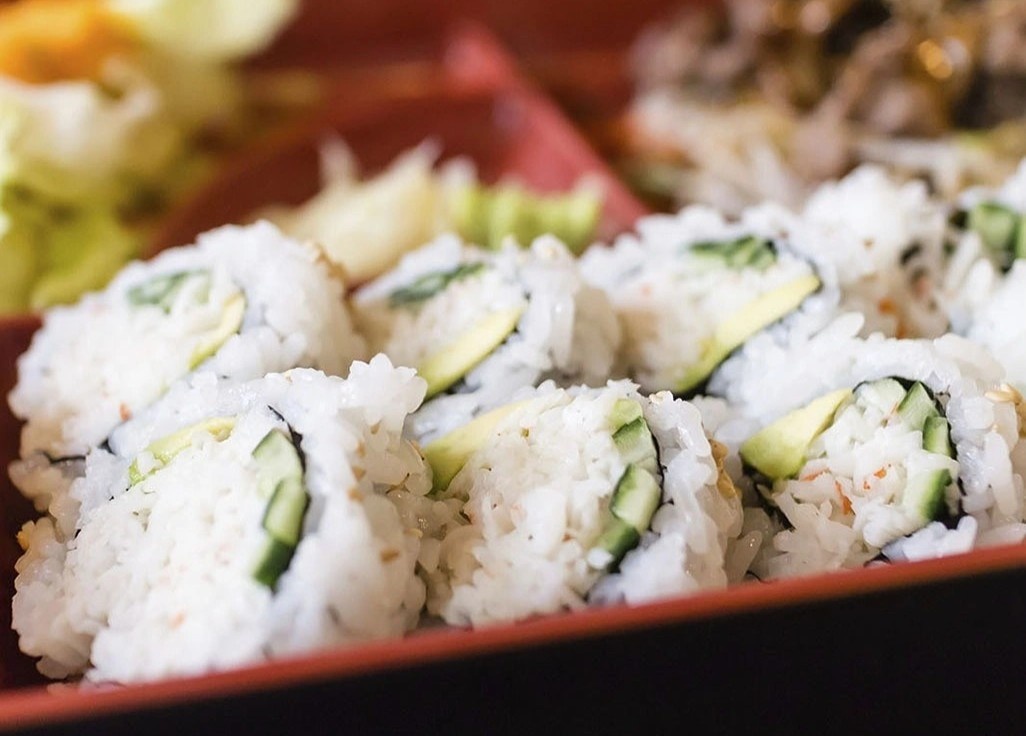 Phu nu mang thai nen an com trang khong? hinh anh