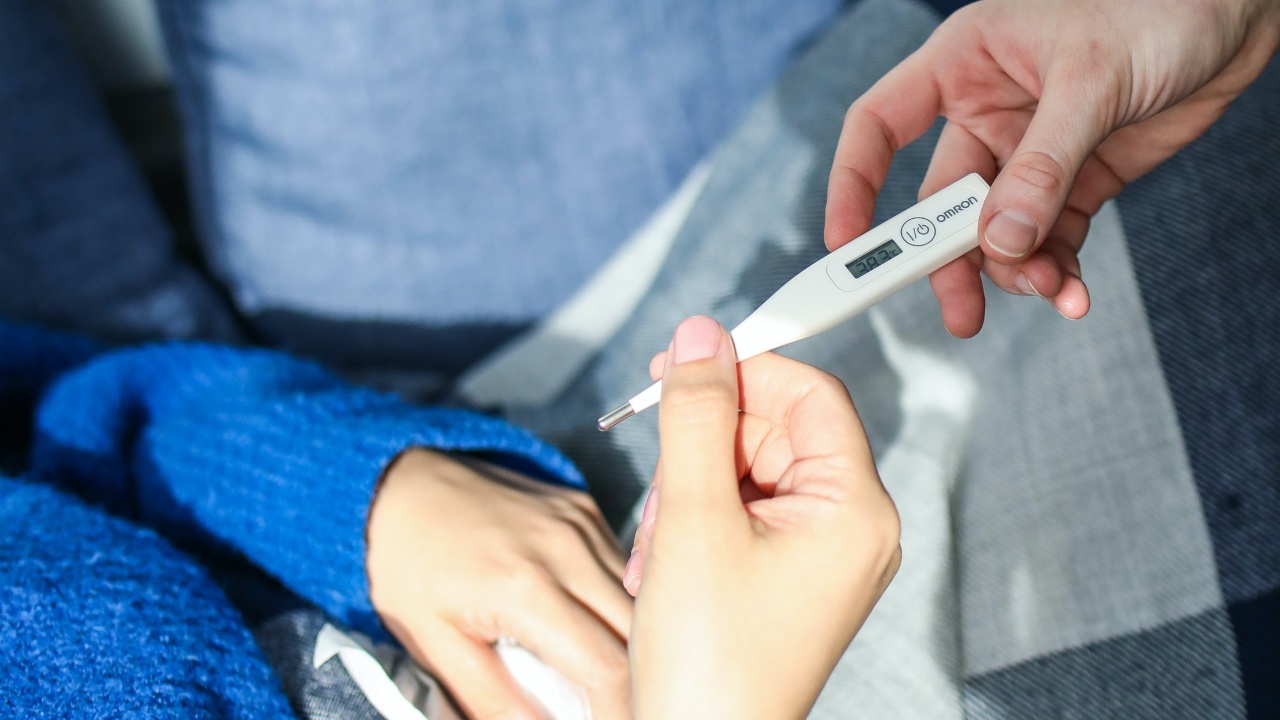 Cum ca chua xuat hien o nguoi truong thanh gay kho hieu hinh anh