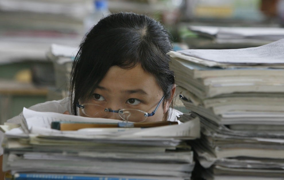 Dieu cha me can lam de giup con giai toa ap luc thi cu hinh anh