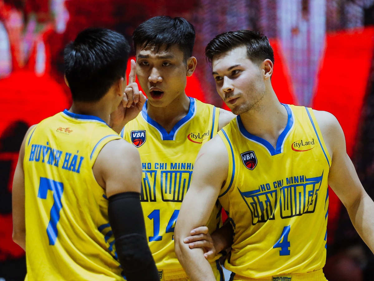 HLV Erik Olson muon tru lai City Wings lau dai hinh anh