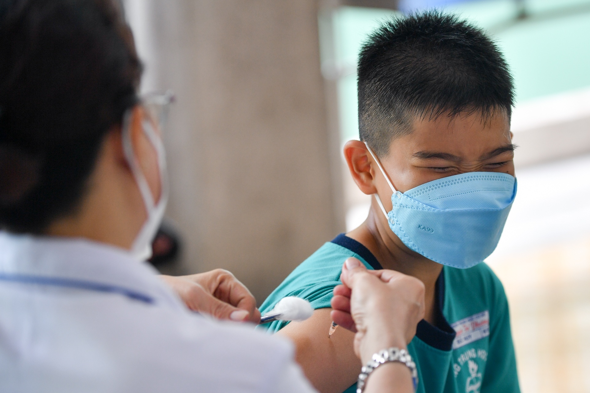 Phu huynh khong cho con tiem vaccine Covid-19 bi lap bien ban hinh anh