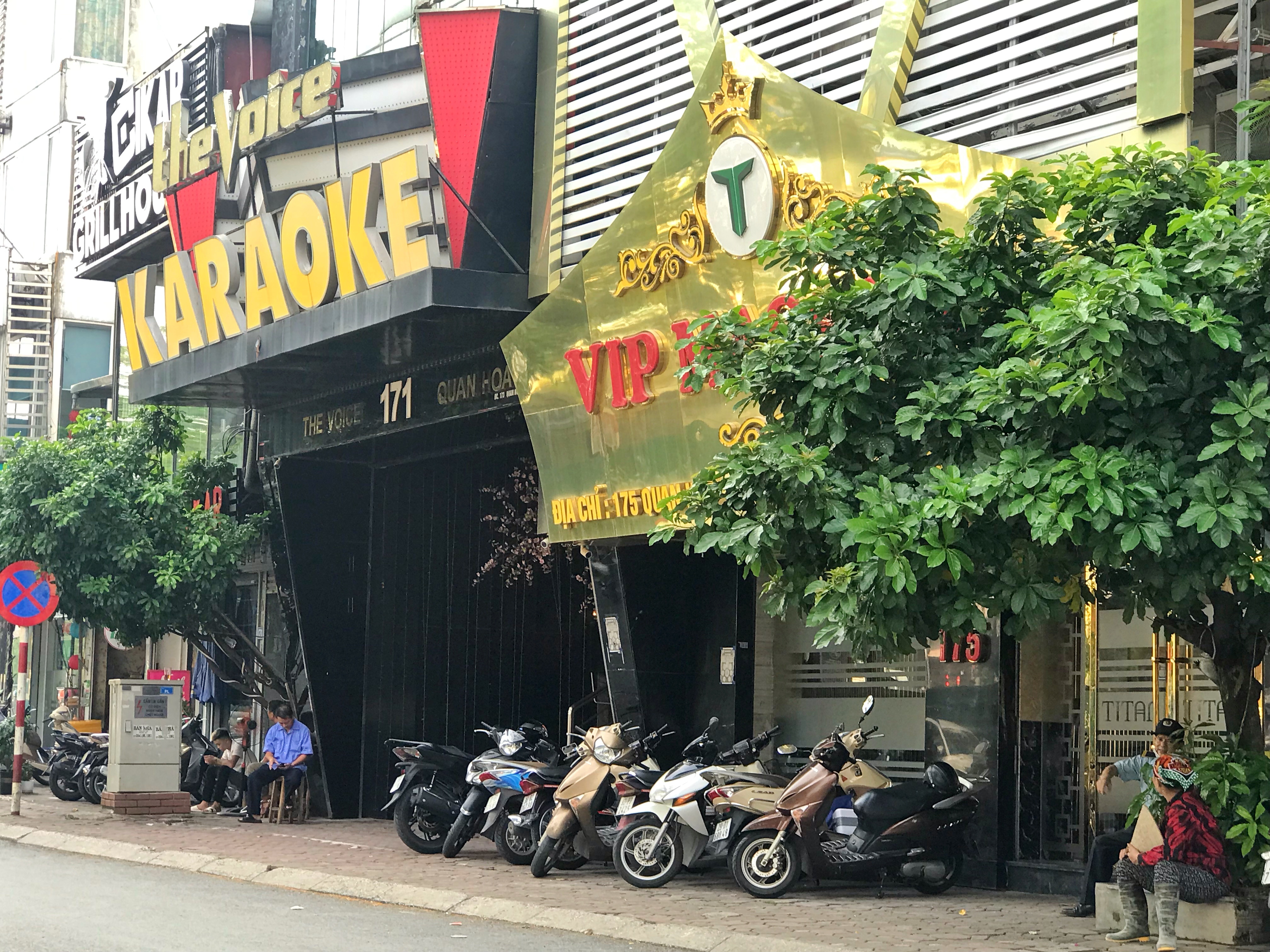 Quan karaoke diu hiu, khach chon phong sat loi thoat hiem hinh anh