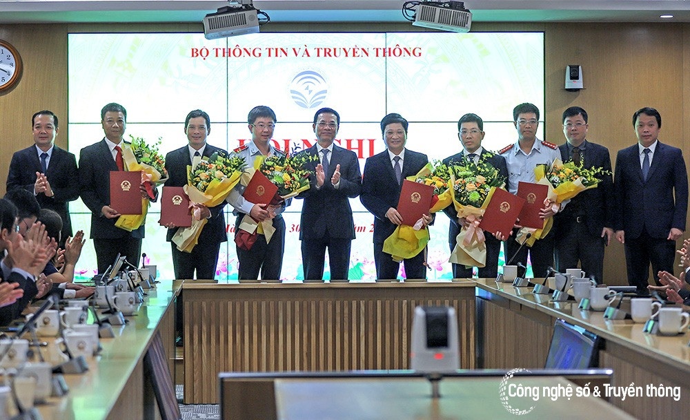 Bo TT&TT dieu dong, bo nhiem can bo tai 6 don vi hinh anh