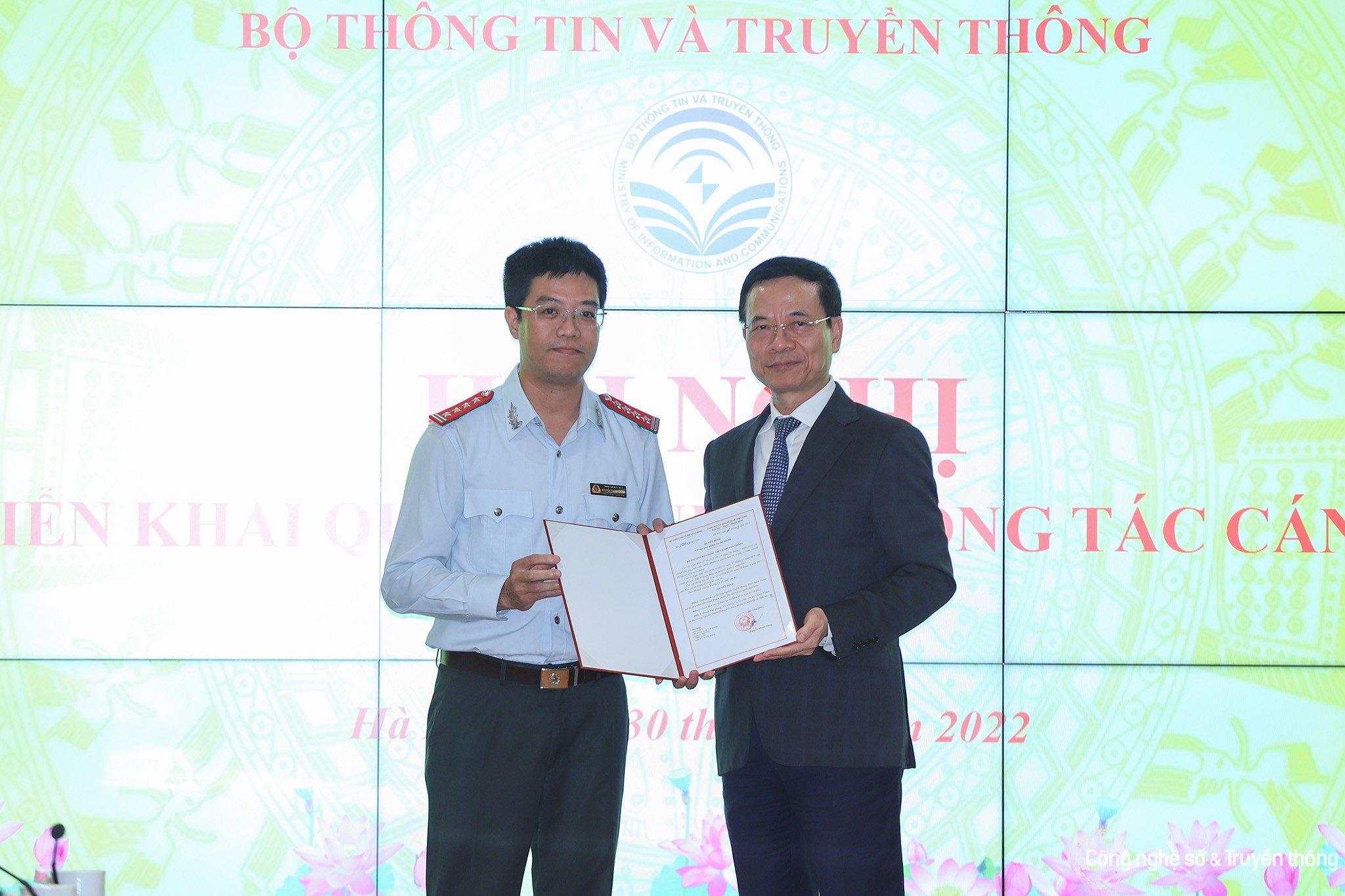 dieu dong can bo anh 3