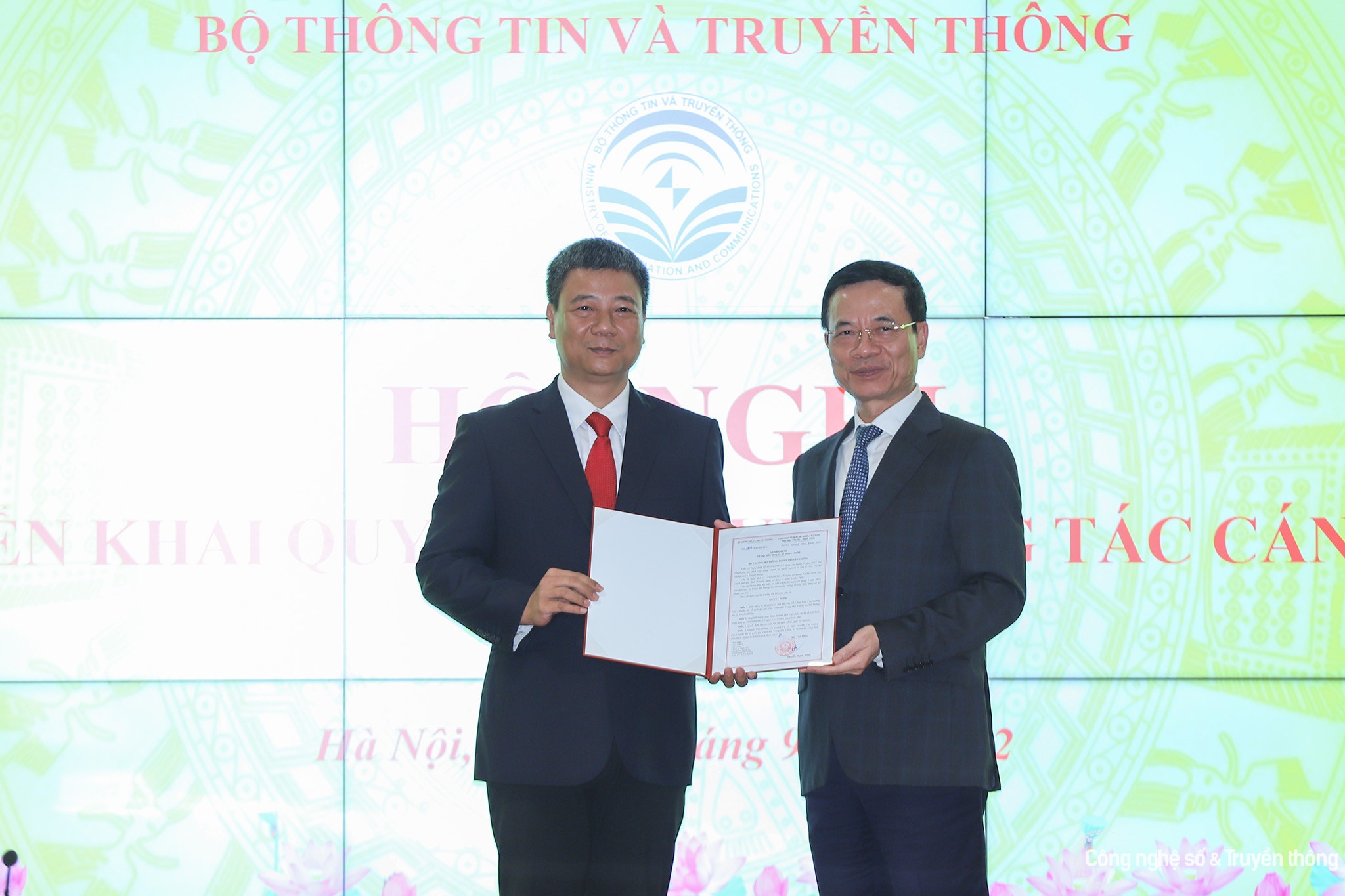 dieu dong can bo anh 6